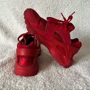 Size 5Y boys Red Nike Huarache in used condition.